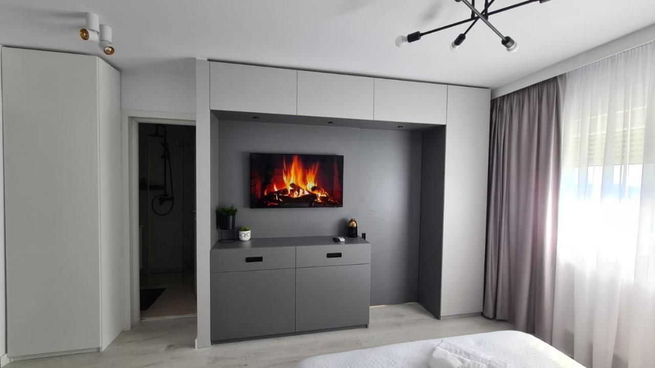 Government Deluxe Studio By Magic Apartments Bukarest Kültér fotó