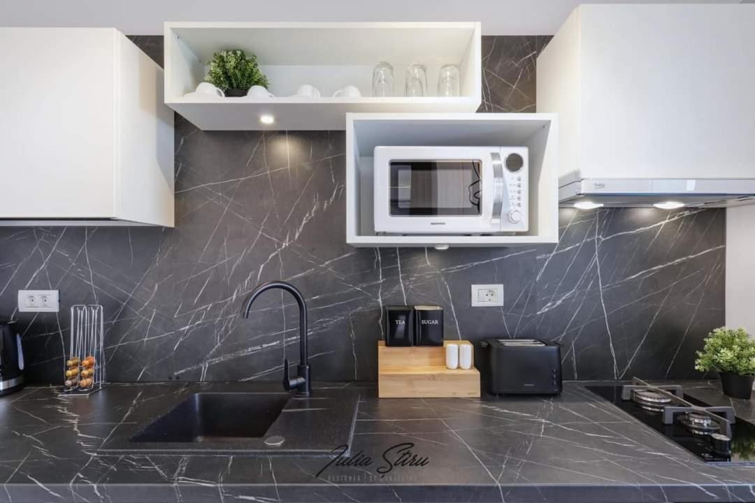 Government Deluxe Studio By Magic Apartments Bukarest Kültér fotó