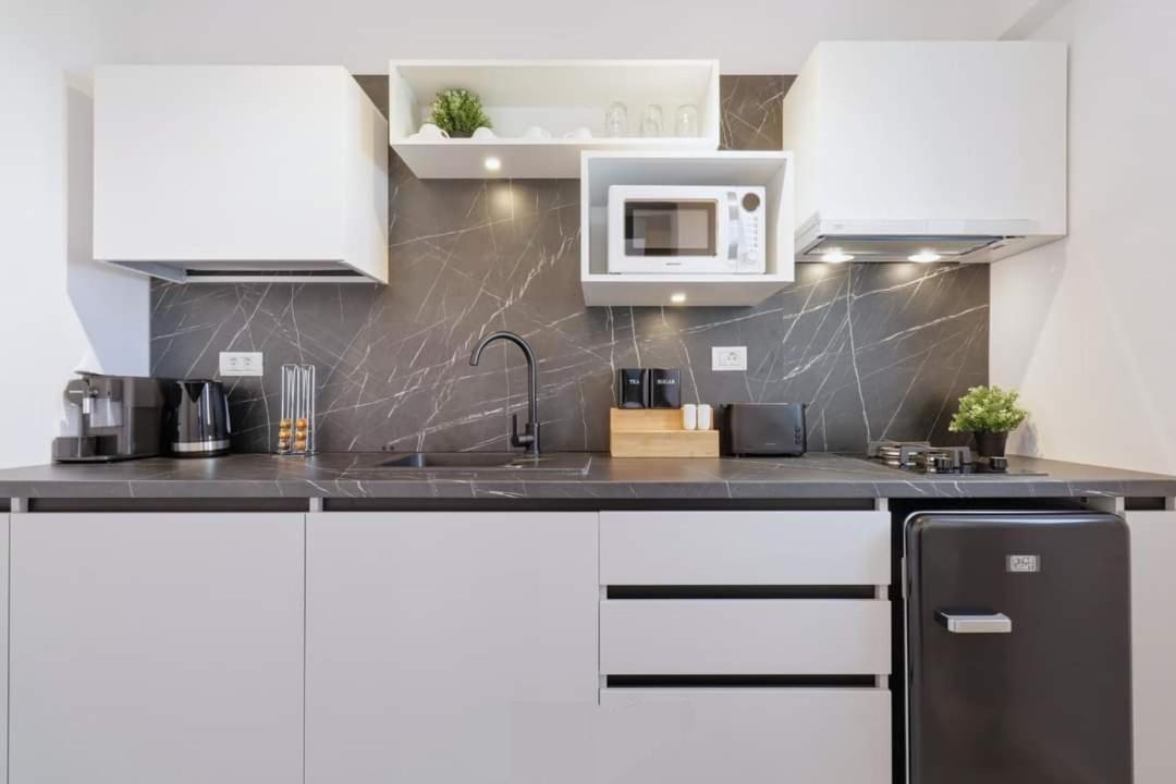 Government Deluxe Studio By Magic Apartments Bukarest Kültér fotó
