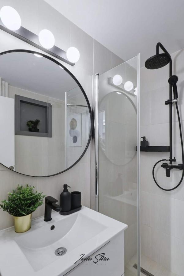 Government Deluxe Studio By Magic Apartments Bukarest Kültér fotó